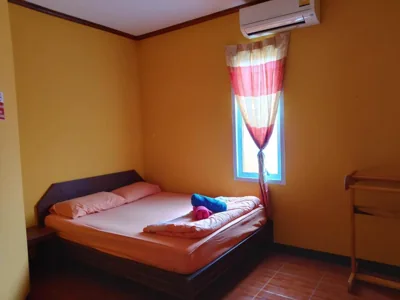 Double Room with Shared Bathroom — Phatra Hostel