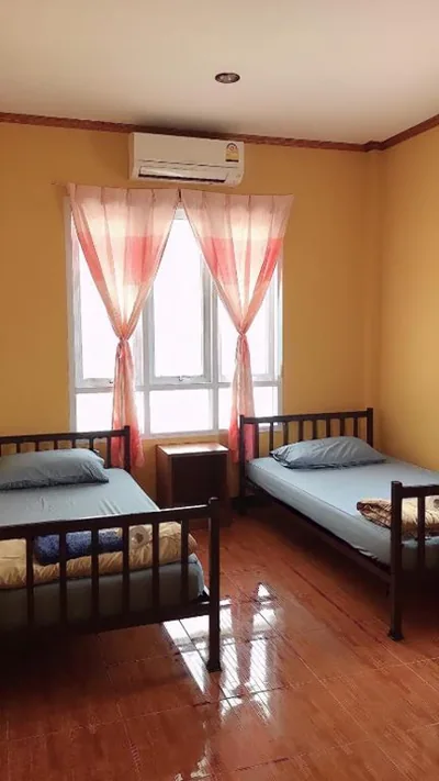 Standard Twin Room with Shared Bathroom — Phatra Hostel